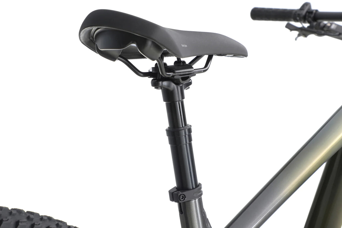 Close up of Aventon Ramblas dropper seat post and seat